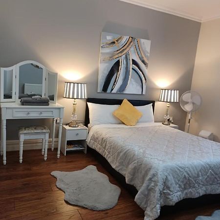 Gabriel Guesthouse Rhyl Bagian luar foto