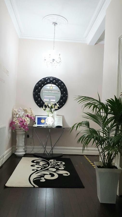 Gabriel Guesthouse Rhyl Bagian luar foto
