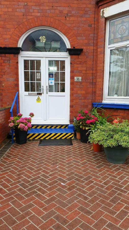 Gabriel Guesthouse Rhyl Bagian luar foto