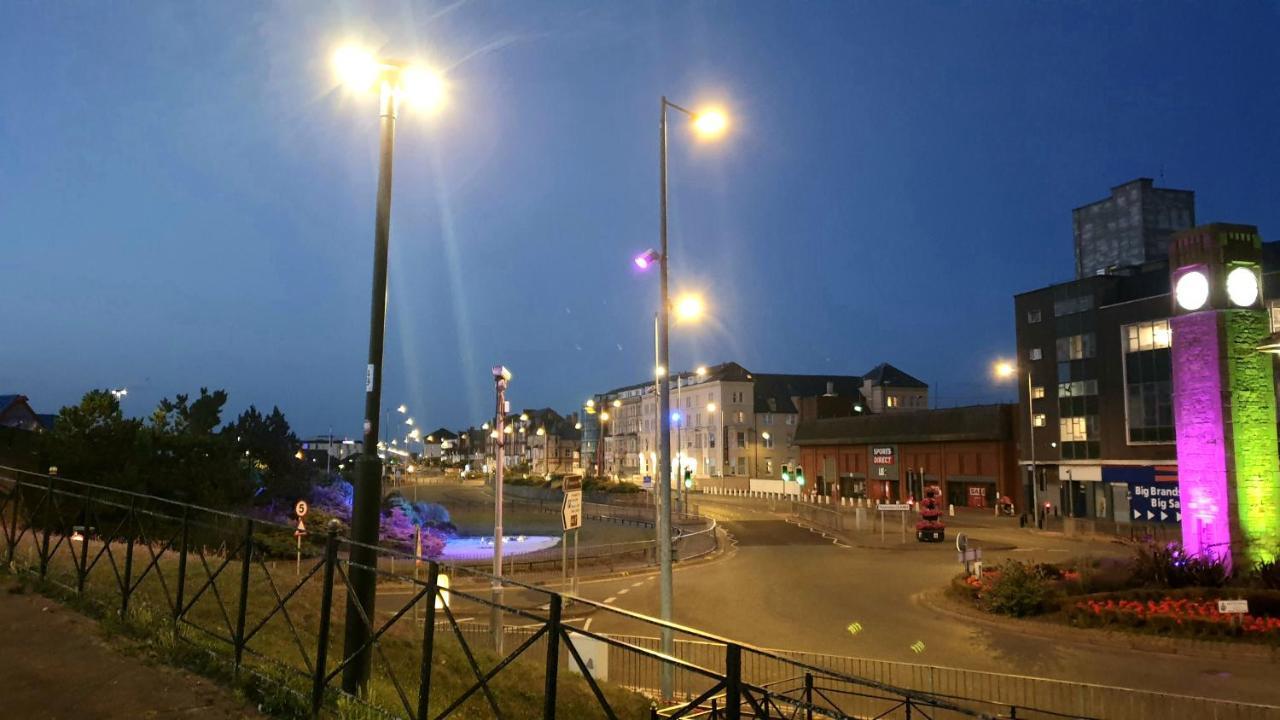 Gabriel Guesthouse Rhyl Bagian luar foto