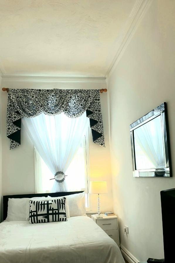 Gabriel Guesthouse Rhyl Bagian luar foto