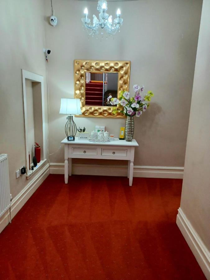 Gabriel Guesthouse Rhyl Bagian luar foto