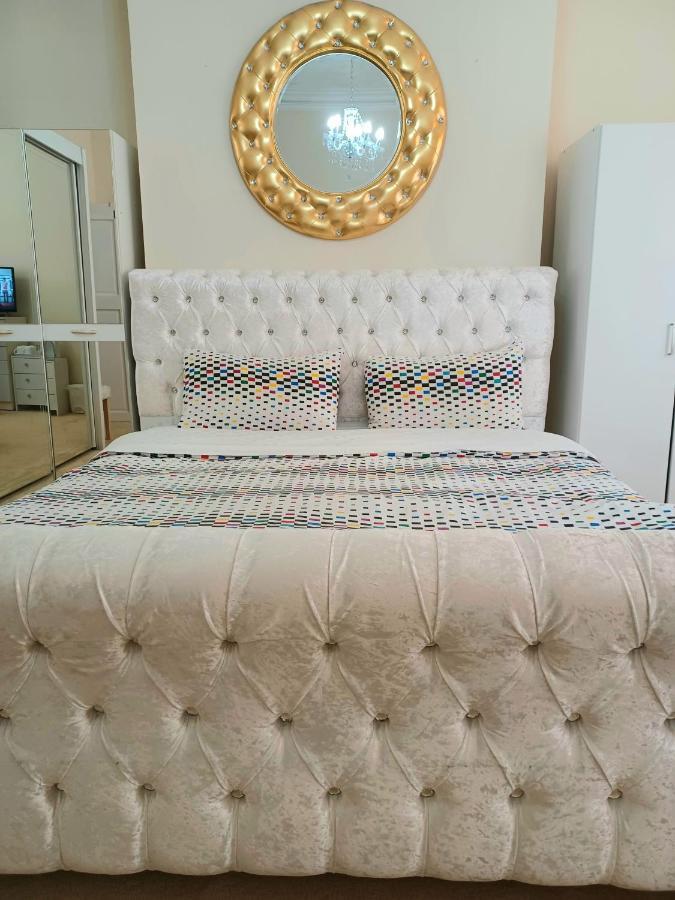 Gabriel Guesthouse Rhyl Bagian luar foto