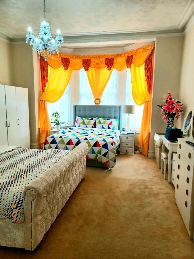 Gabriel Guesthouse Rhyl Bagian luar foto