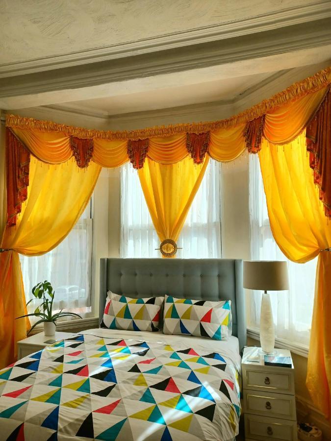 Gabriel Guesthouse Rhyl Bagian luar foto