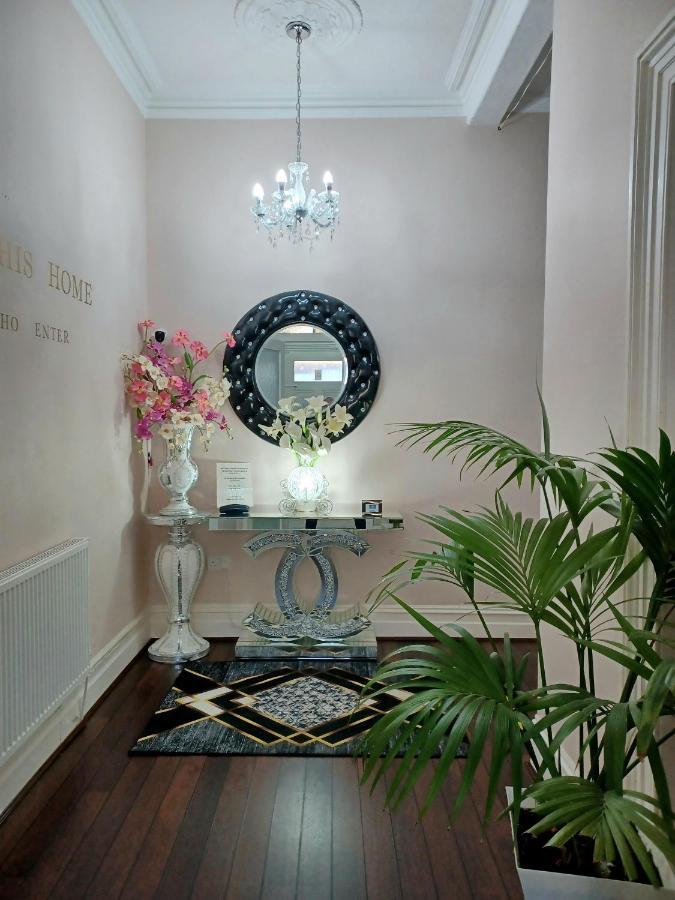 Gabriel Guesthouse Rhyl Bagian luar foto