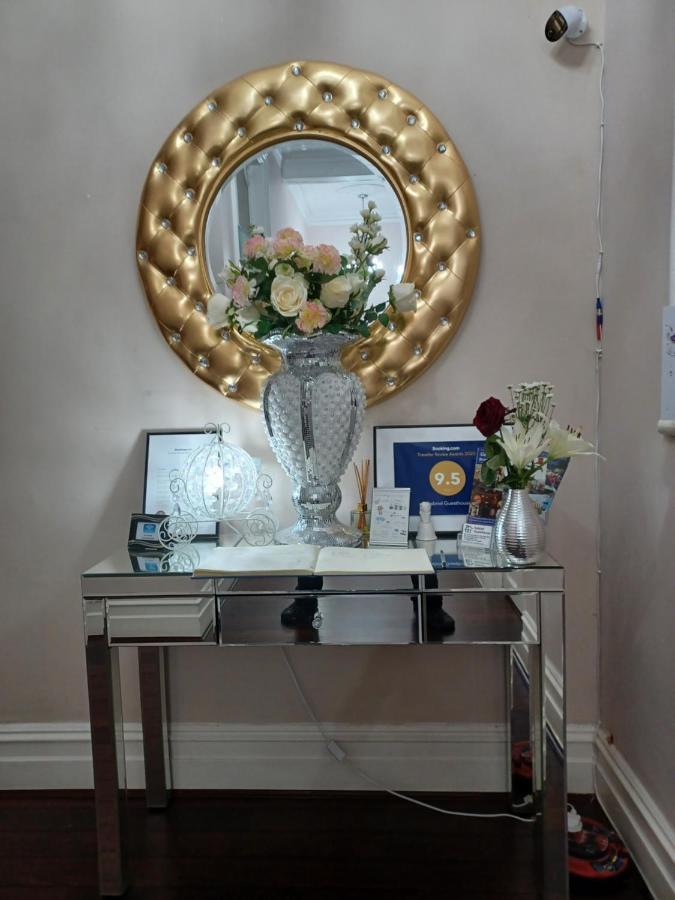 Gabriel Guesthouse Rhyl Bagian luar foto