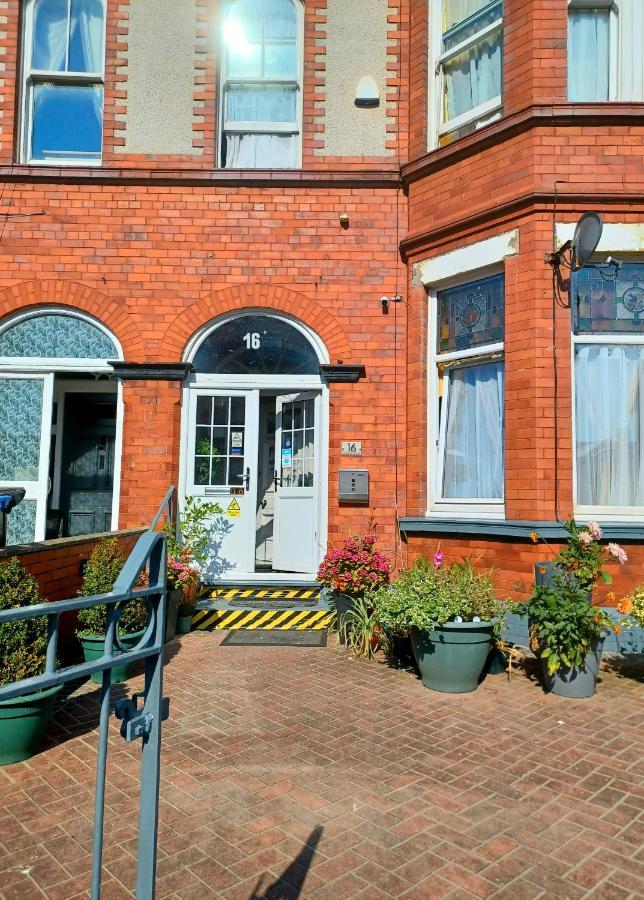 Gabriel Guesthouse Rhyl Bagian luar foto