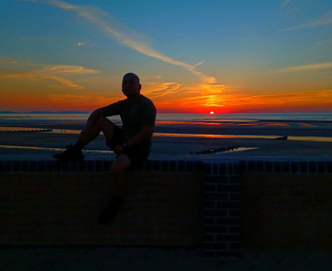 Gabriel Guesthouse Rhyl Bagian luar foto