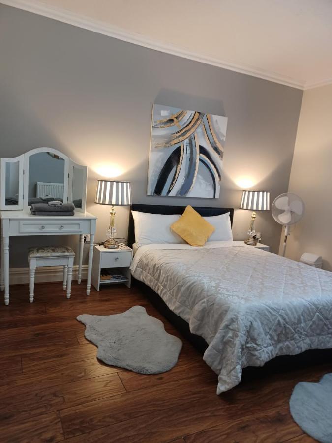 Gabriel Guesthouse Rhyl Bagian luar foto
