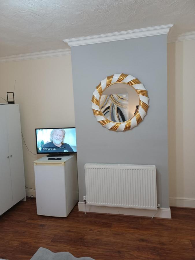 Gabriel Guesthouse Rhyl Bagian luar foto