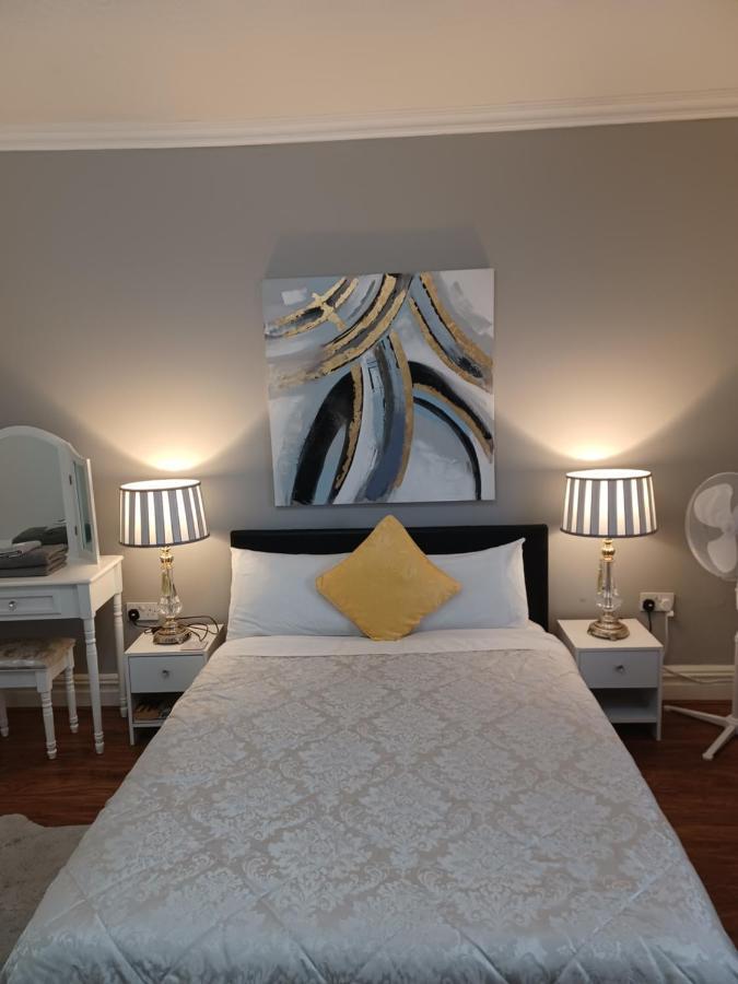 Gabriel Guesthouse Rhyl Bagian luar foto