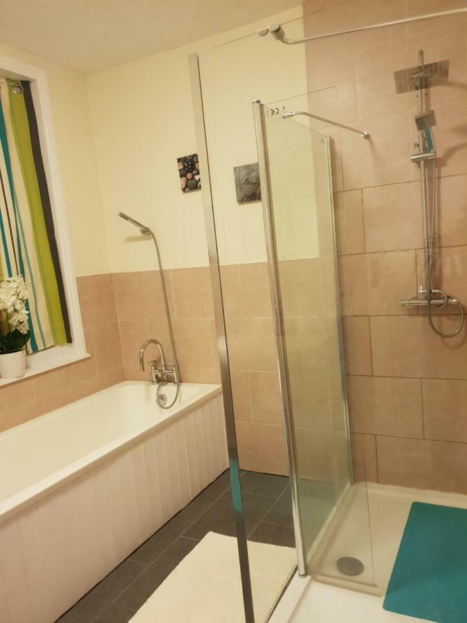 Gabriel Guesthouse Rhyl Bagian luar foto