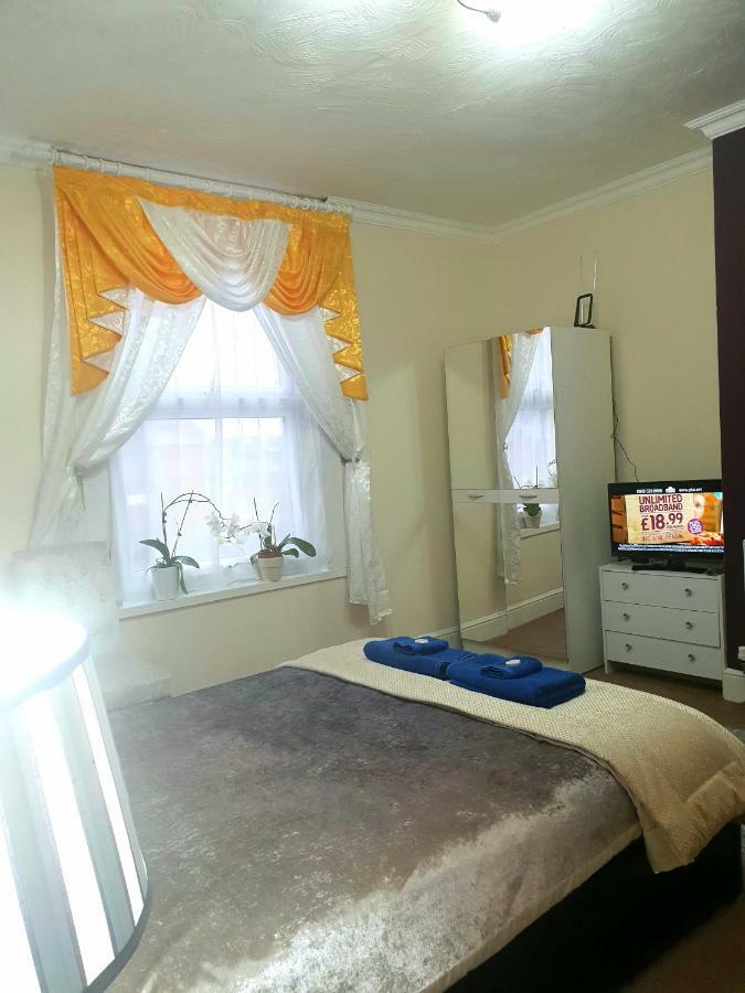 Gabriel Guesthouse Rhyl Bagian luar foto