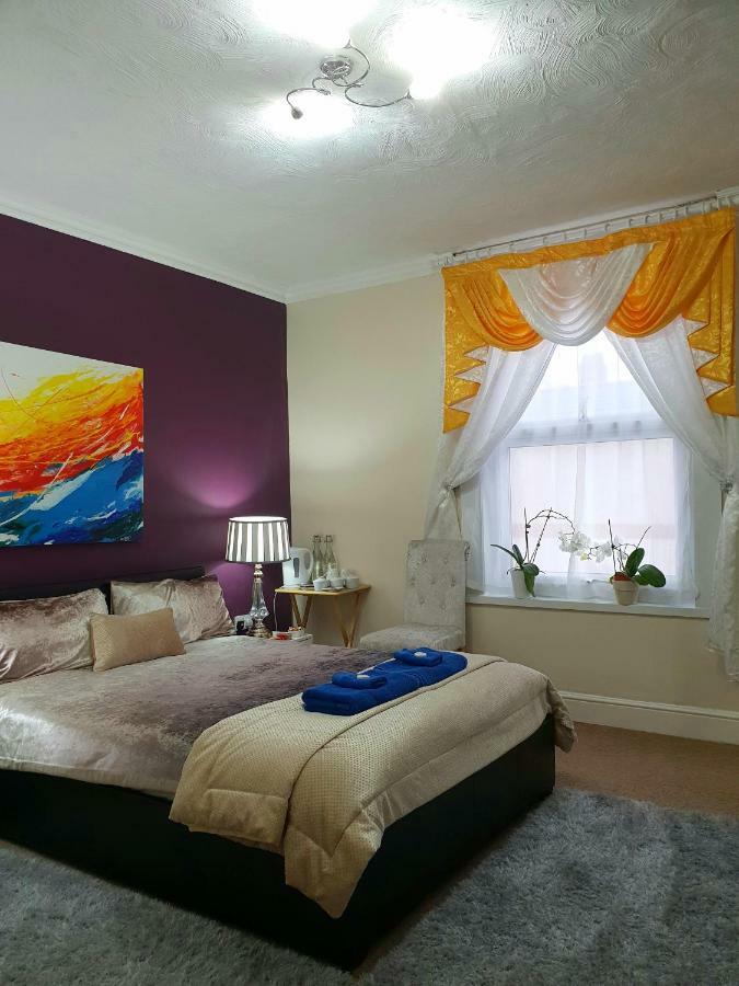 Gabriel Guesthouse Rhyl Bagian luar foto