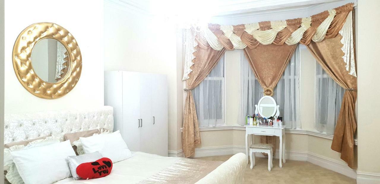 Gabriel Guesthouse Rhyl Bagian luar foto