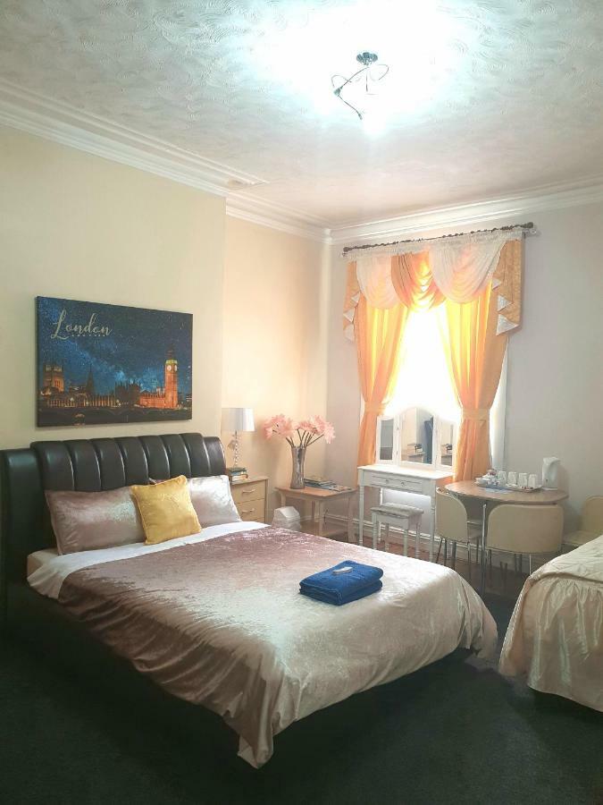 Gabriel Guesthouse Rhyl Bagian luar foto