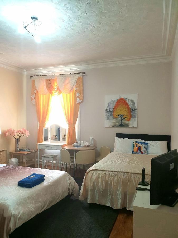 Gabriel Guesthouse Rhyl Bagian luar foto
